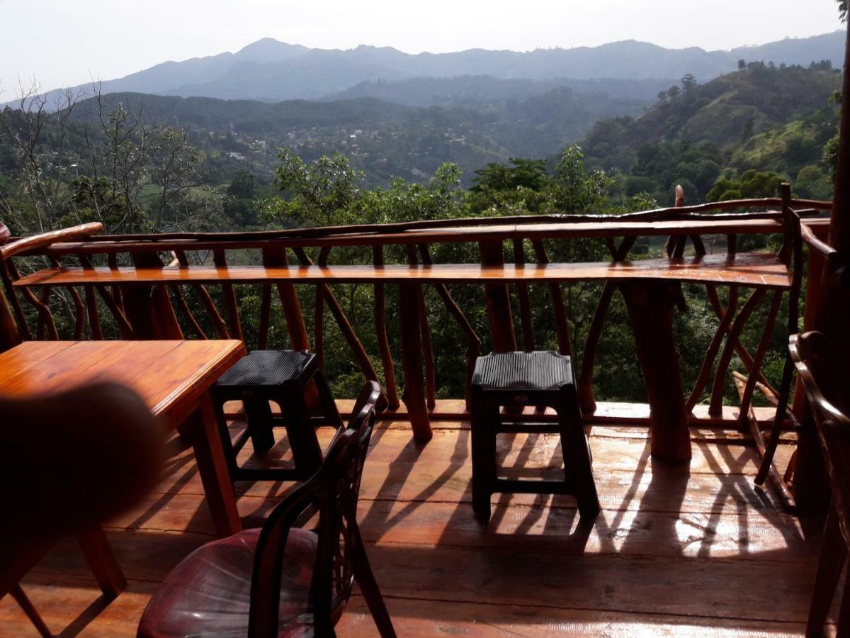 Mountain Face Inn エッラ エクステリア 写真